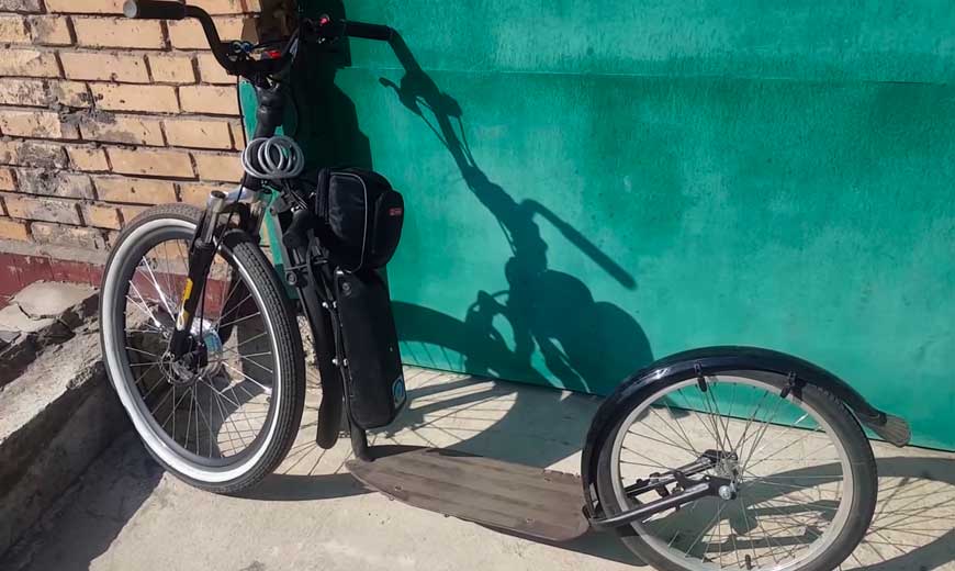 Электросамокат - кикбайк с детским рулем приставкой полноценный велоскутер